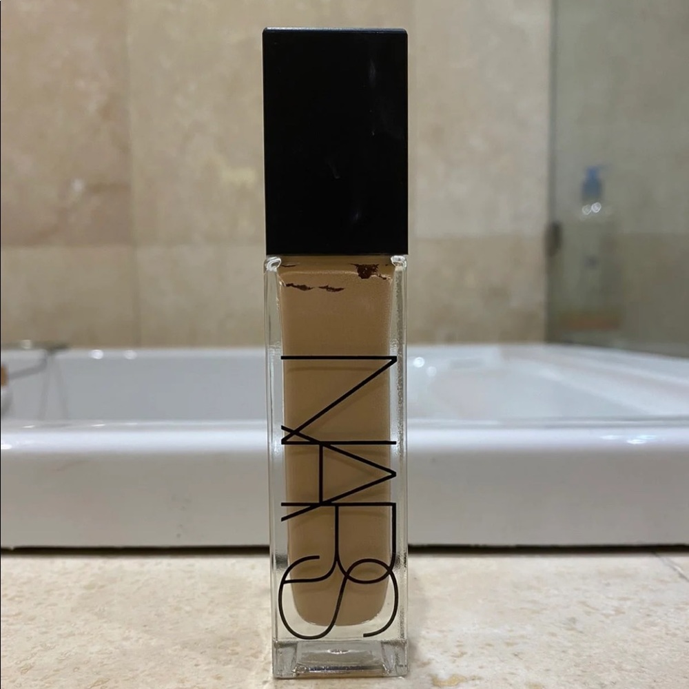 NARS Natural Radiant Foundation